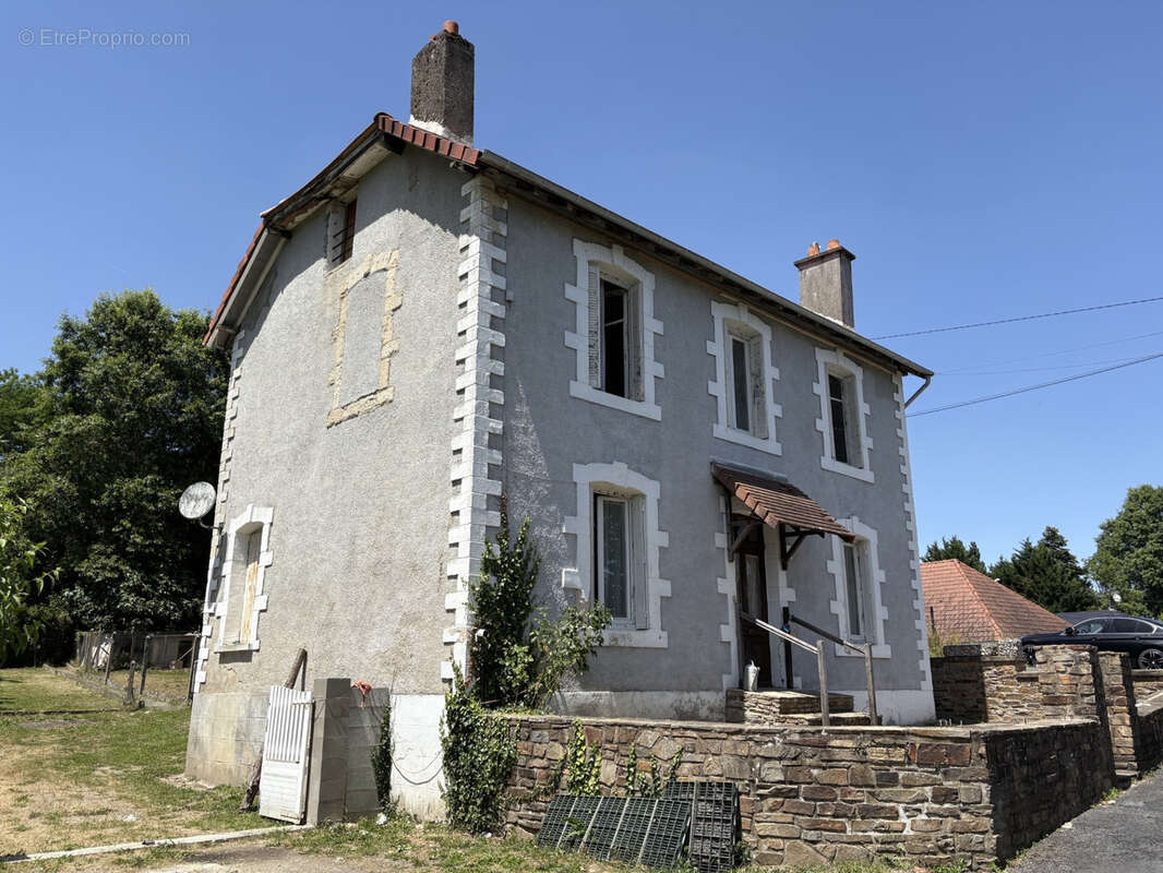 Maison à COUSSAC-BONNEVAL