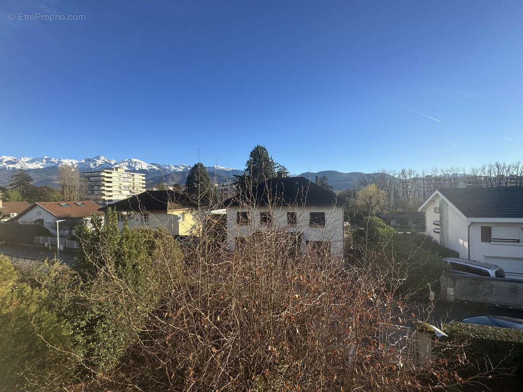 Maison à MEYLAN