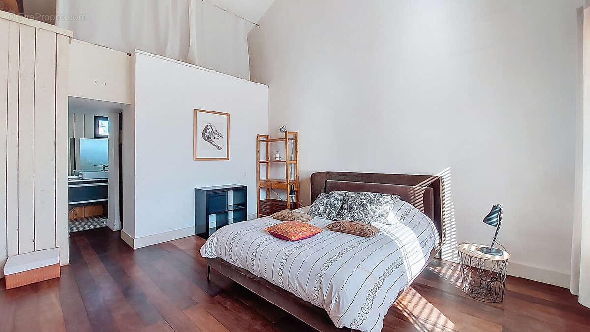 Maison à JONQUIERES-SAINT-VINCENT