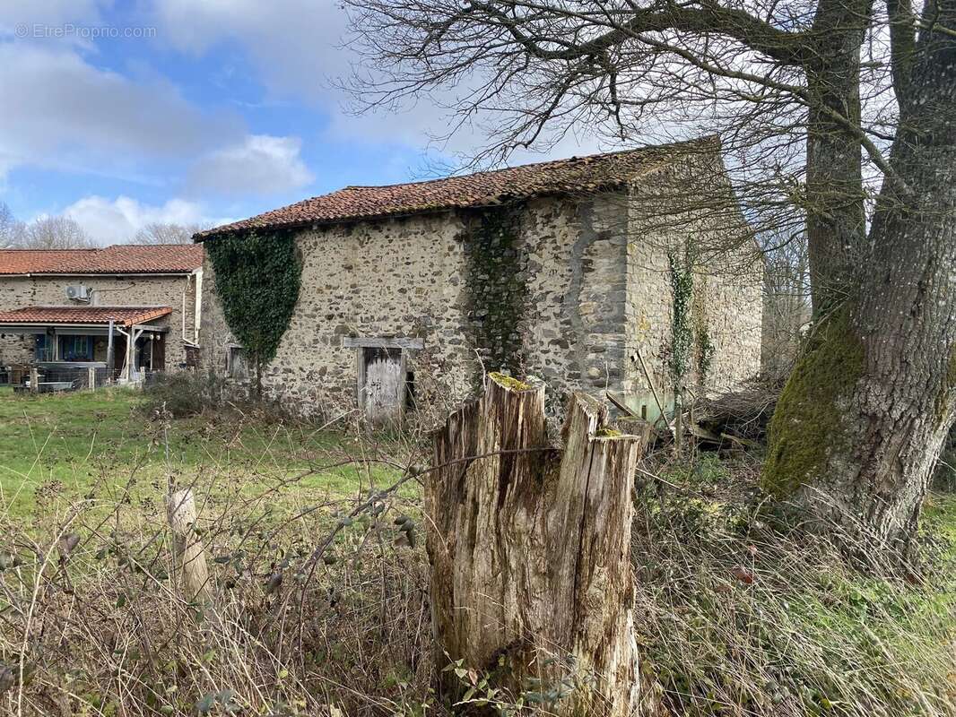 Maison à BUSSIERE-POITEVINE