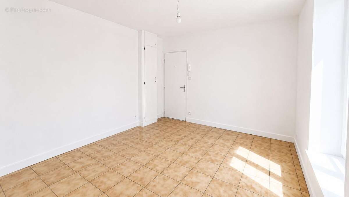À VENDRE – Studio en rez-de-chaussée à Étampes, quartier Saint-Pierre - photo 2