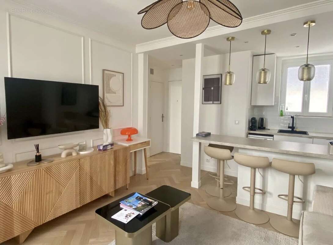 Appartement à PARIS-16E