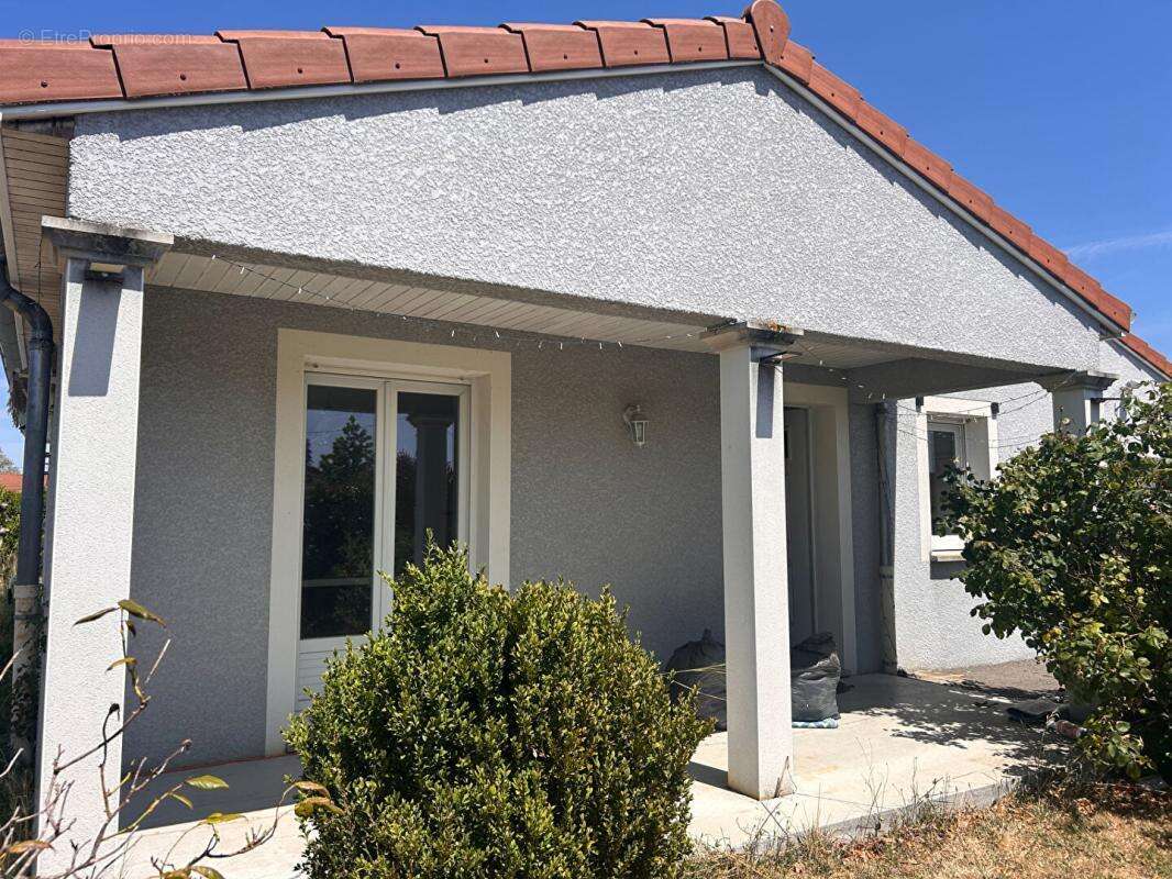Renaison , maison plain-pied avec piscine - photo 10