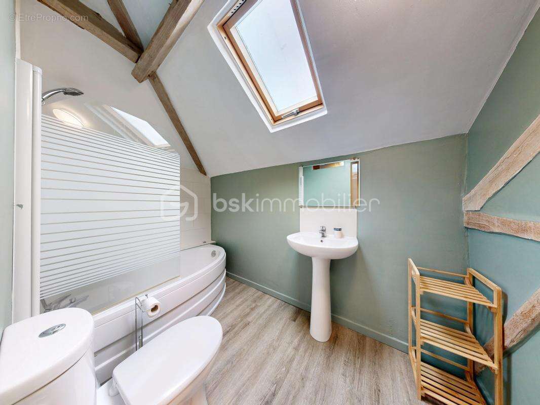 Maison à CHATEAUNEUF-LA-FORET