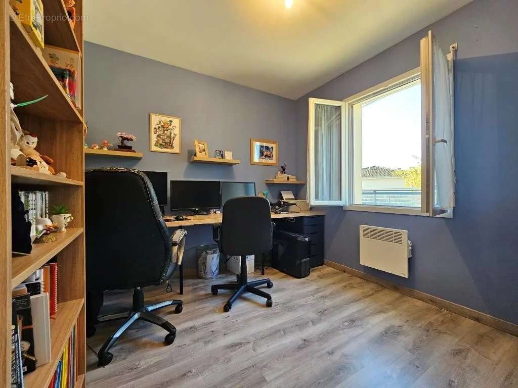 Maison à SAINT-YZAN-DE-SOUDIAC