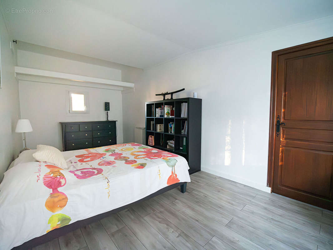 Maison à LA ROQUETTE-SUR-SIAGNE