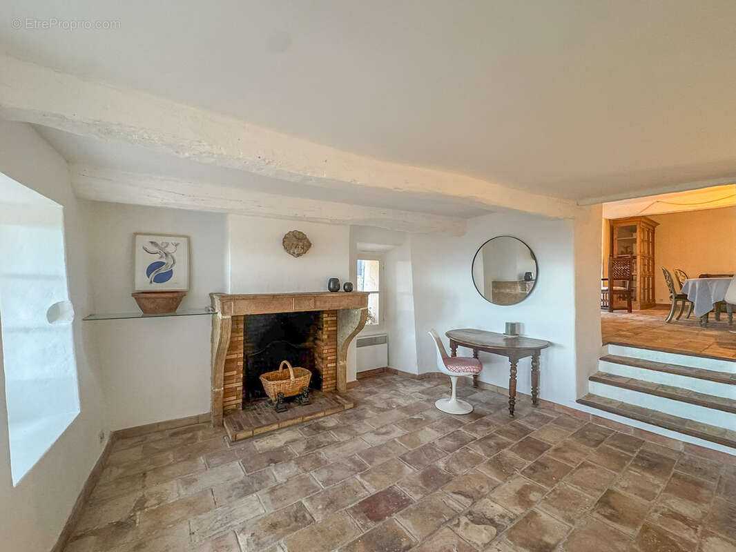 Maison à CHATEAUNEUF-GRASSE