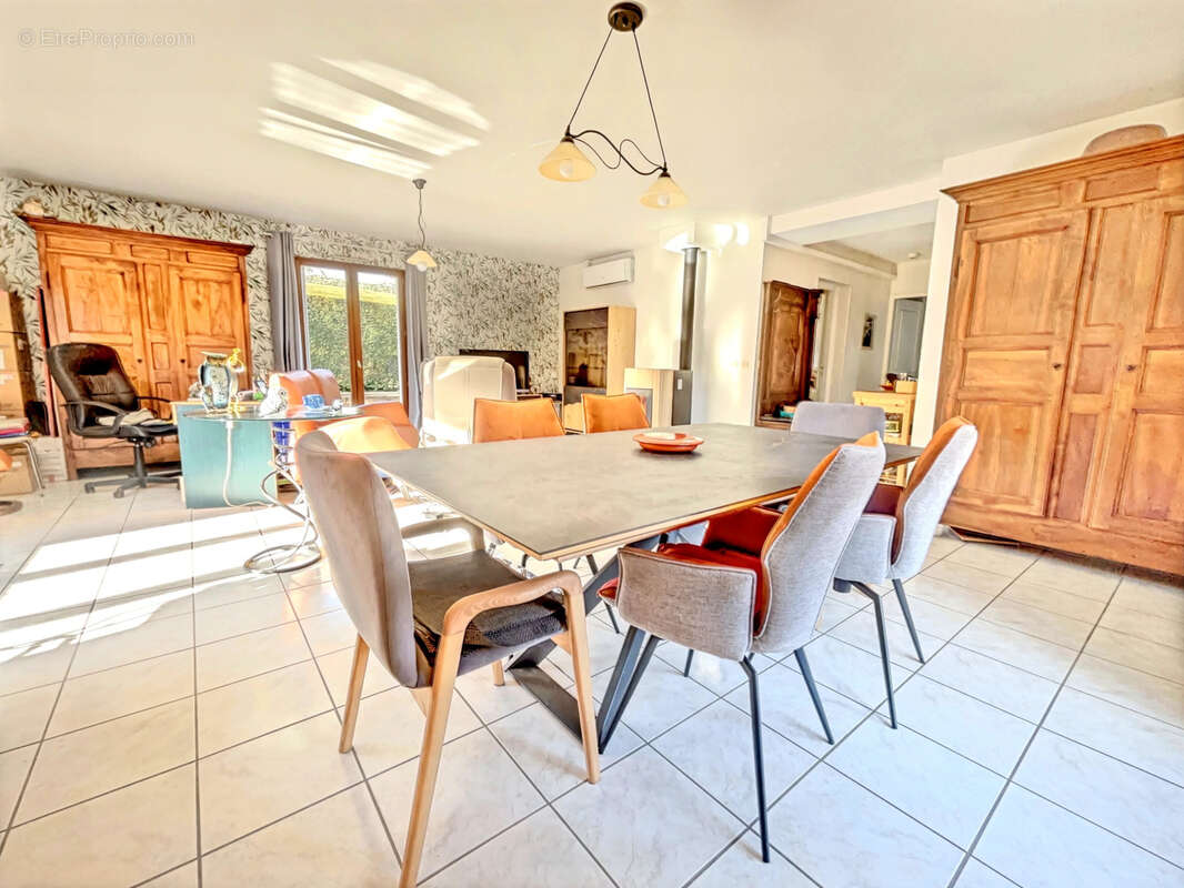 Maison à VIVIERS-DU-LAC