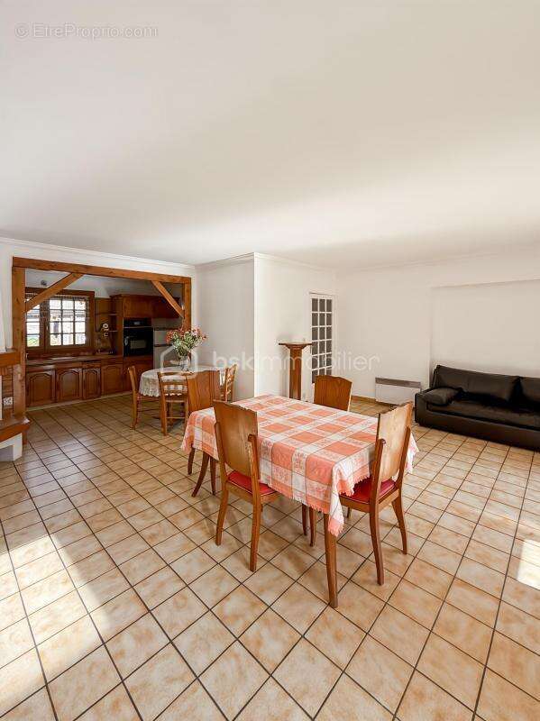 Maison à MOISSY-CRAMAYEL