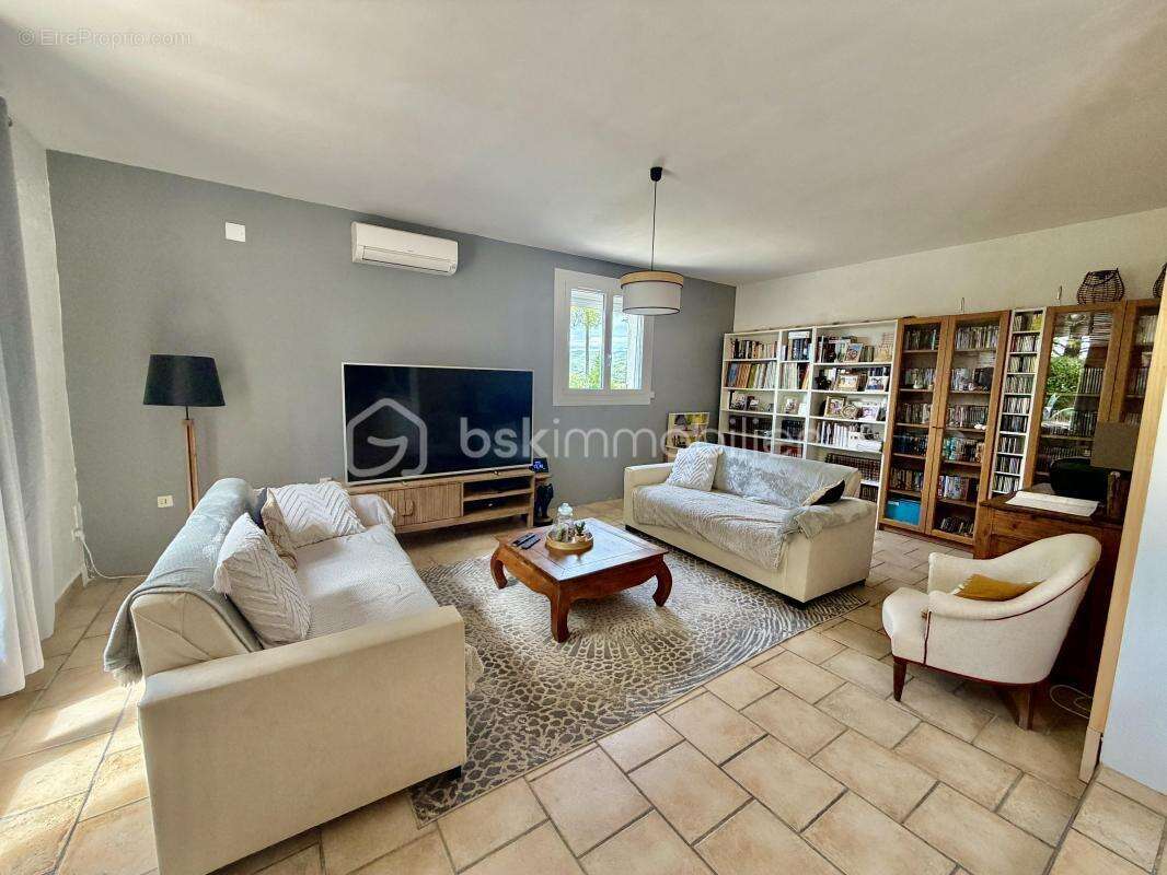 Maison de caractère + appartement indépendant rentable – saint-julien-les-rosiers - photo 4