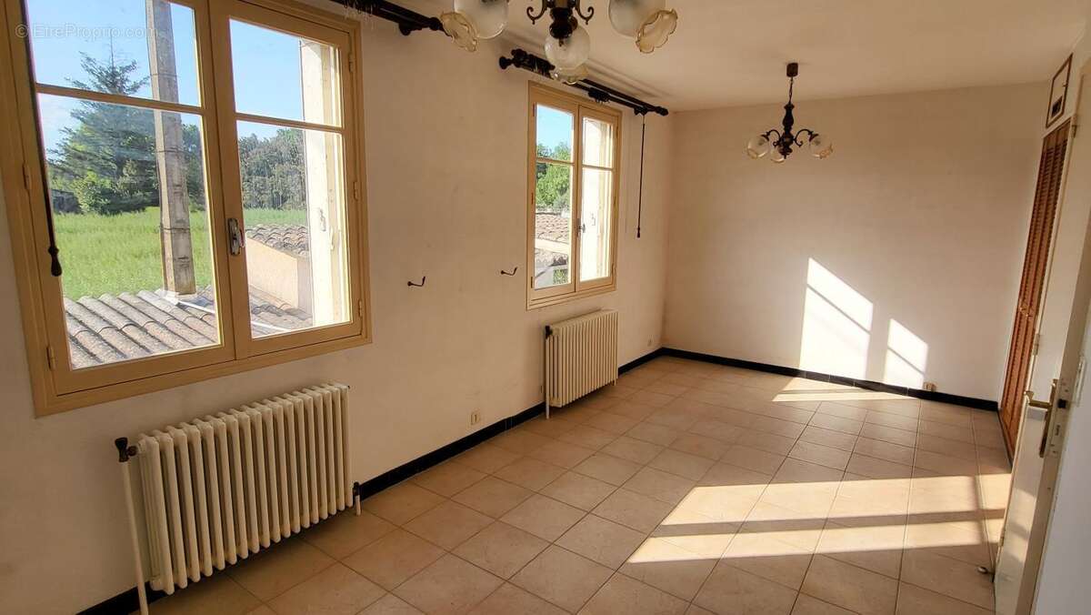 Maison à RUOMS