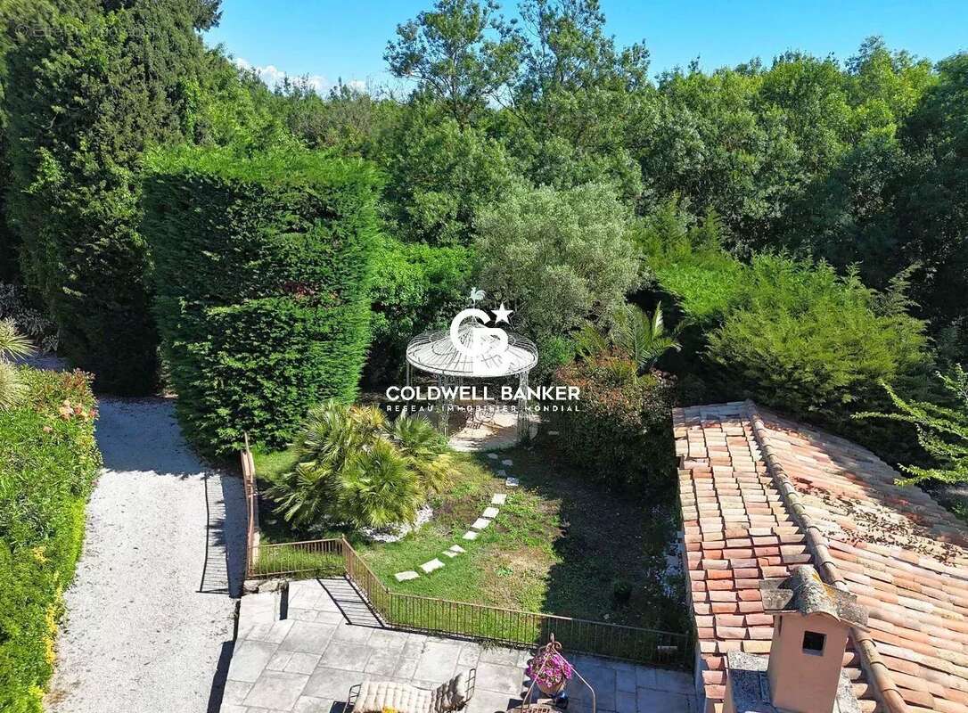 Maison à ROQUEBRUNE-SUR-ARGENS