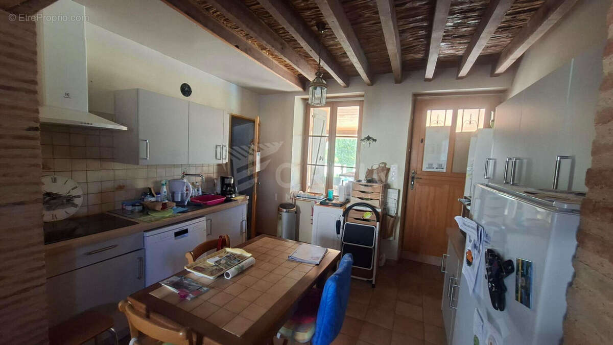 Maison pleine de charme et d'authenticité au coeur du village ! - photo 5