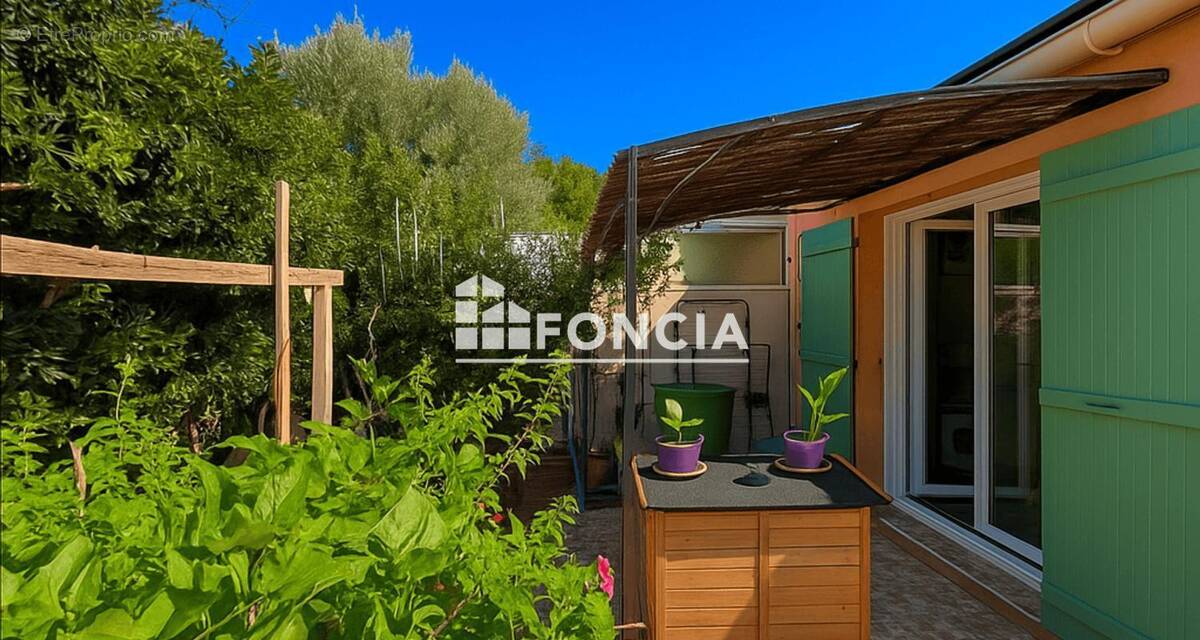 Appartement à SAINT-LAURENT-D'AIGOUZE