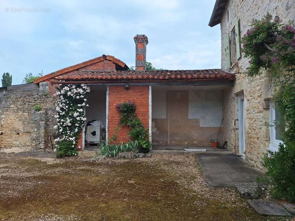 Maison à CHASSENEUIL-SUR-BONNIEURE