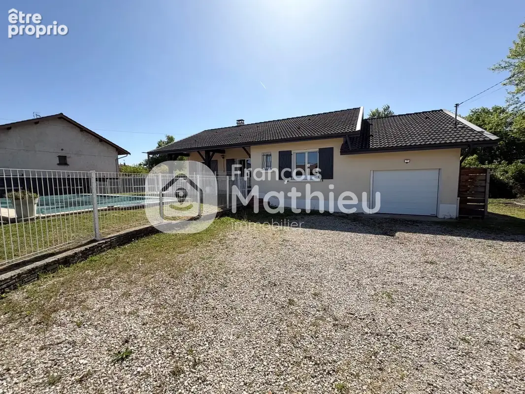 Le Plantay : Maison 3 ch + garage - piscine sécurisée sur terrain d'environ 1 508m2 - photo 2