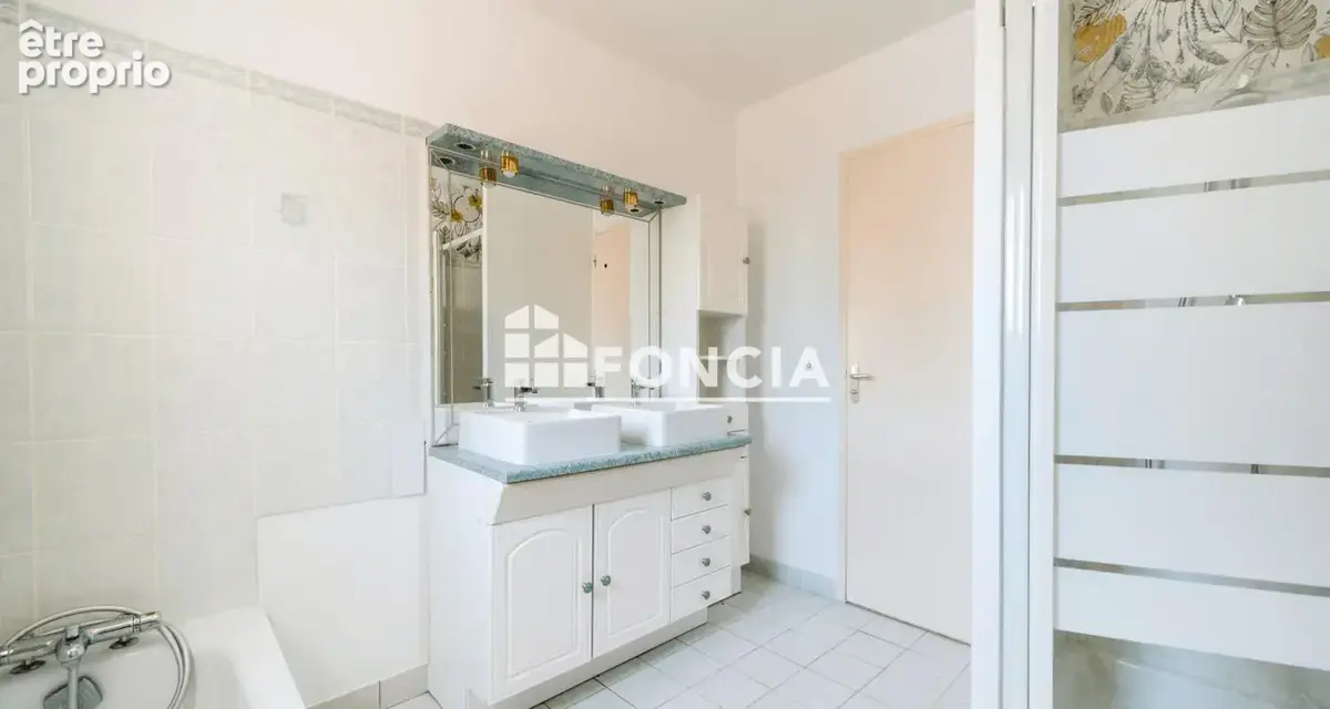 LE PELLERIN / CHÊNE VERT : maison T4 de plain-pied de 102 m2 avec 3 chambres, terrasse, garage et jardin sur parcelle de 525 m2, - photo 12