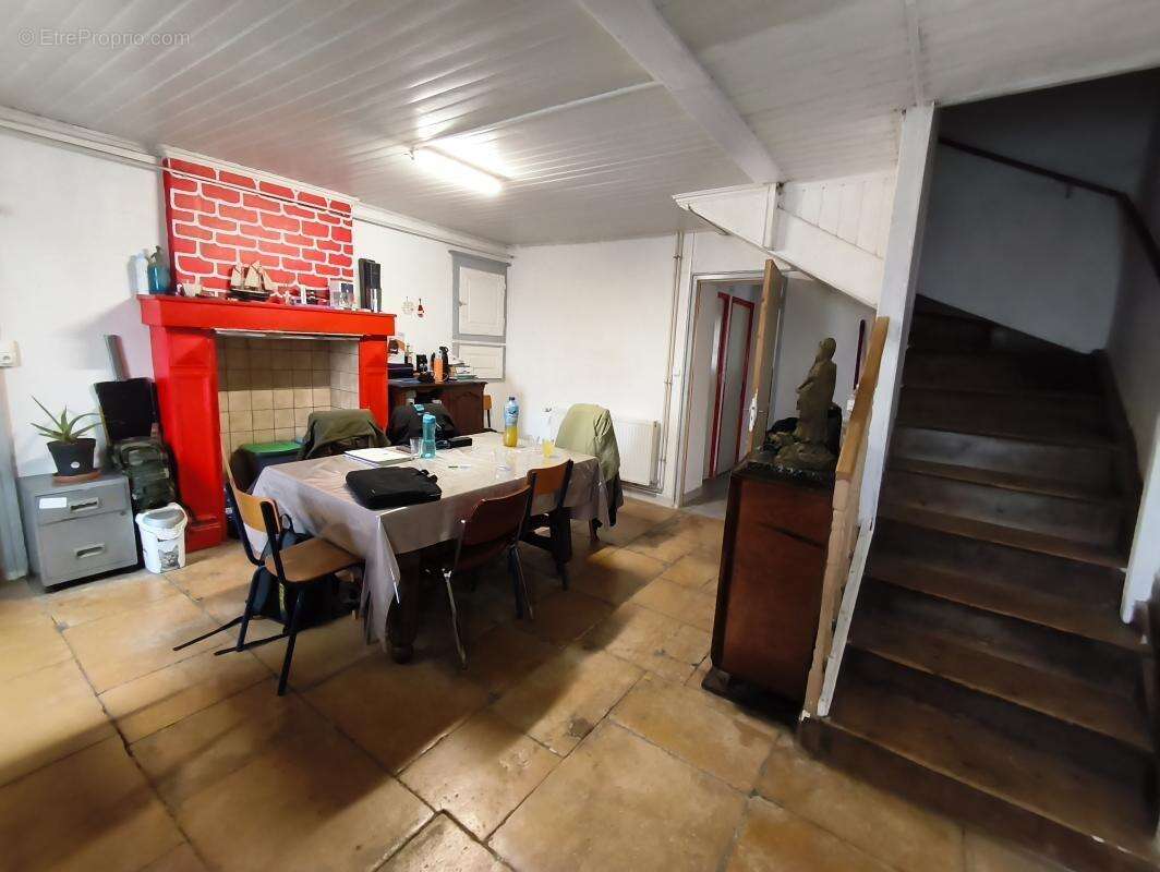 Maison à COMBEAUFONTAINE