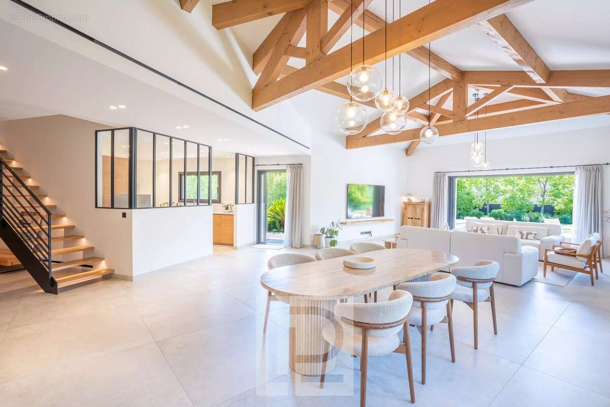 Maison à MOUGINS