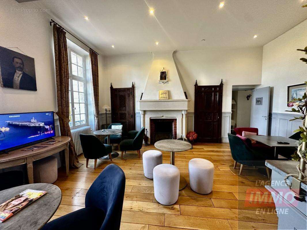 Maison 680 m² à Pontoise  - photo 4