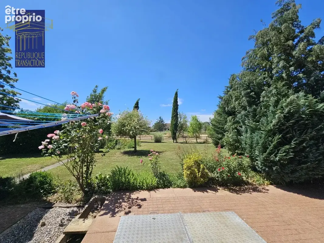 Jolie maison bressanne rénovée avec dépendances et terrain d'environ 5 840 m² clos, arboré et paysagé - photo 6