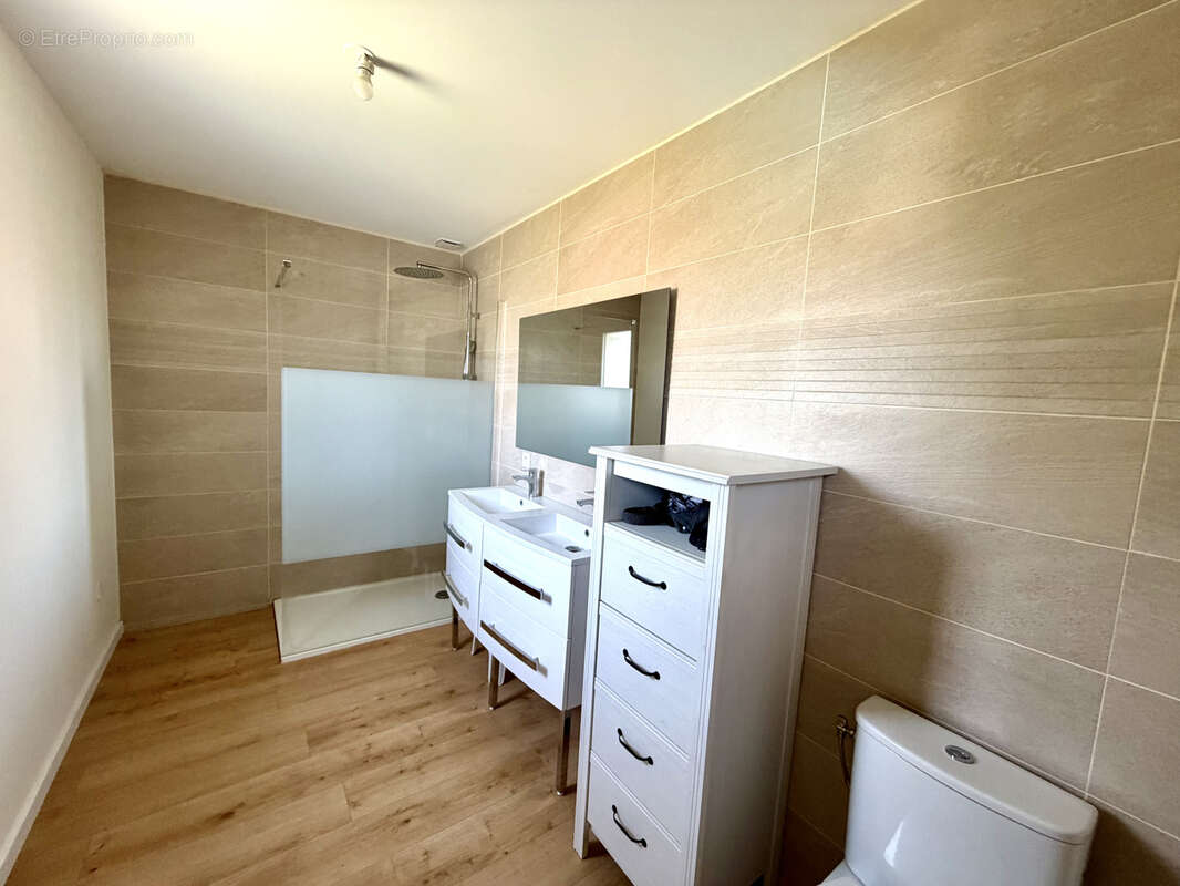 Générac, maison familiale T8 de 172m2 prête à vivre - photo 16