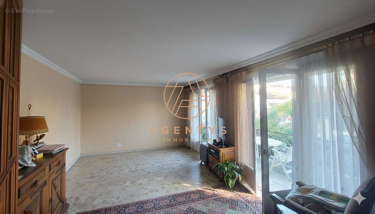 Maison à SAINT-MAUR-DES-FOSSES