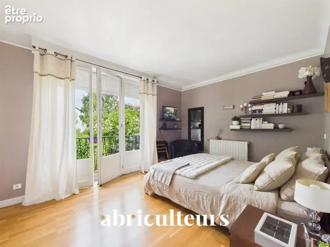 Maison familiale 7 pièces – Jardin sans vis-à-vis, grand garage et potentiel d’aménagement – Châtillon - photo 7