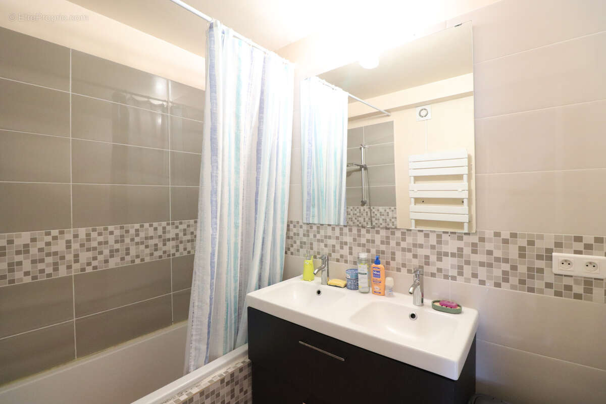 Appartement à LA CROIX-VALMER