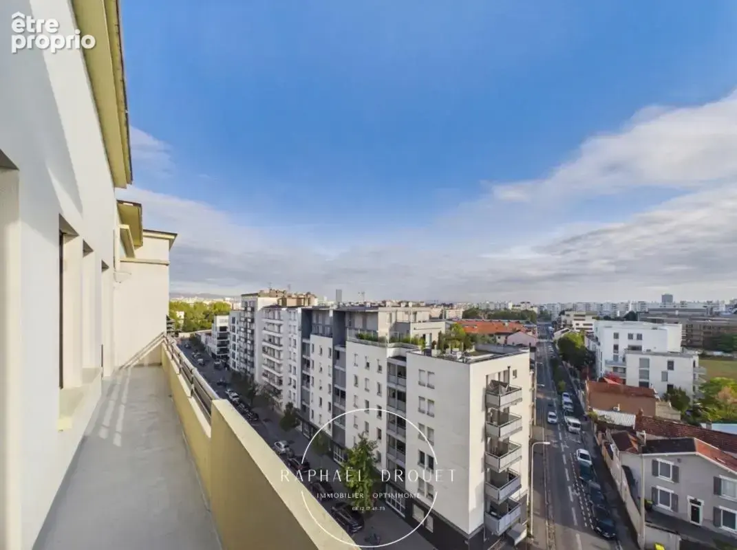 Lyon 8 – 95 m² au dernier étage, balcon et cave - photo 3