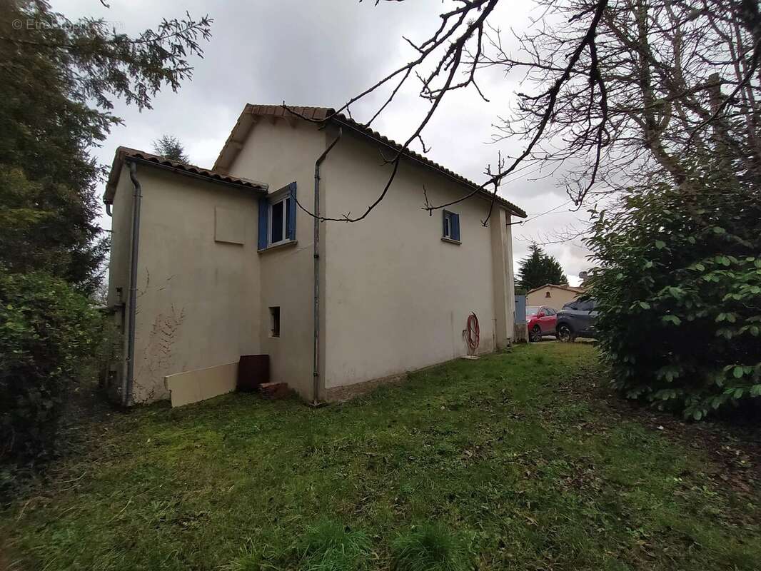 Maison à LA TOUR-BLANCHE