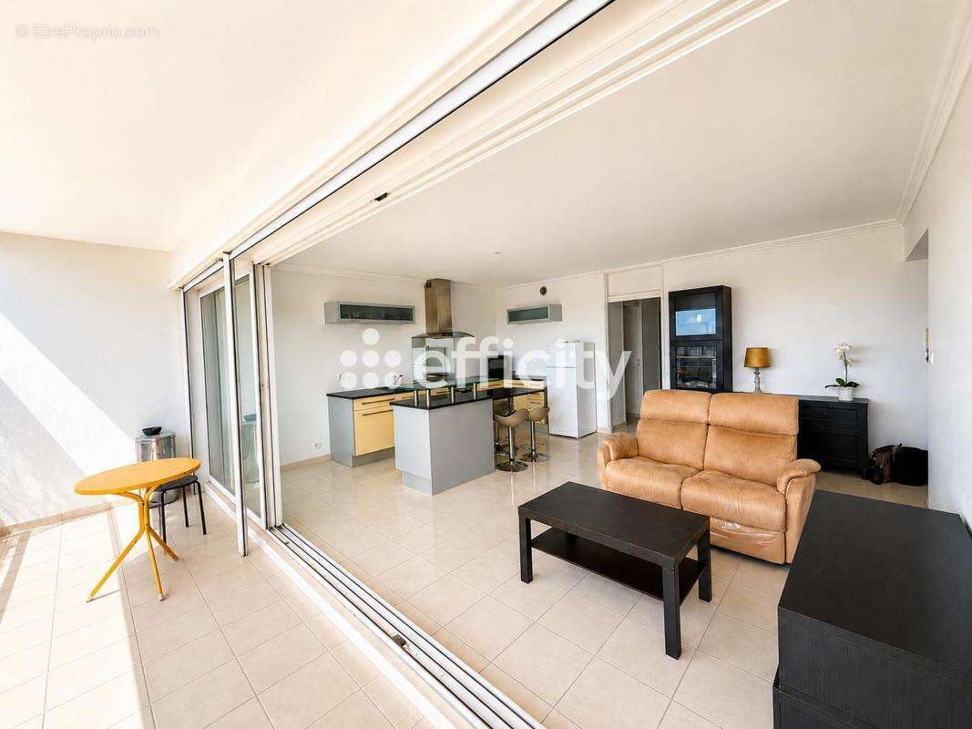 Appartement à MAUGUIO