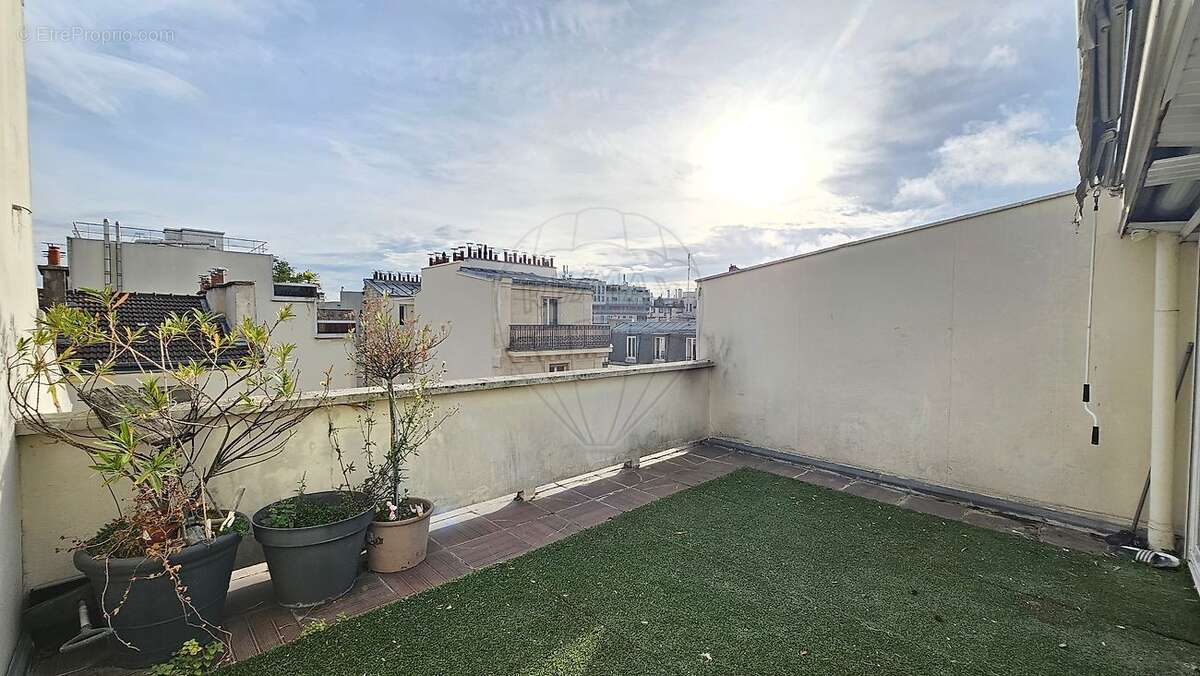 Appartement à PARIS-14E