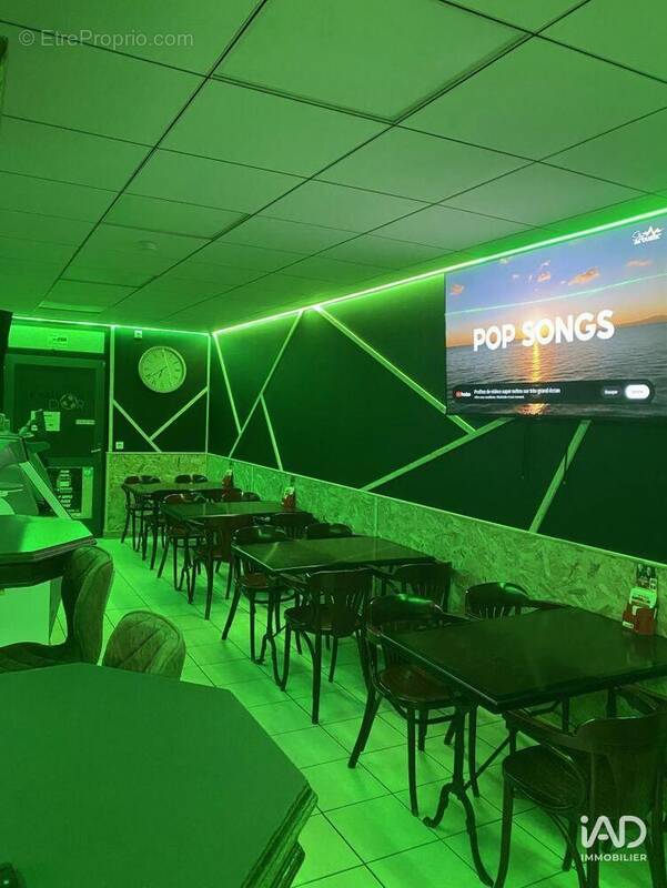 Photo 1 - Commerce à VARANGEVILLE