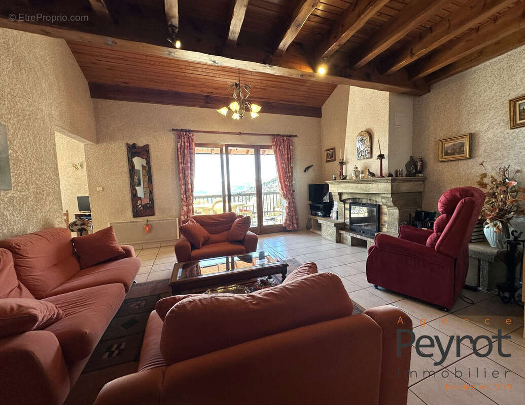Maison 106 m² à Egat  - photo 2