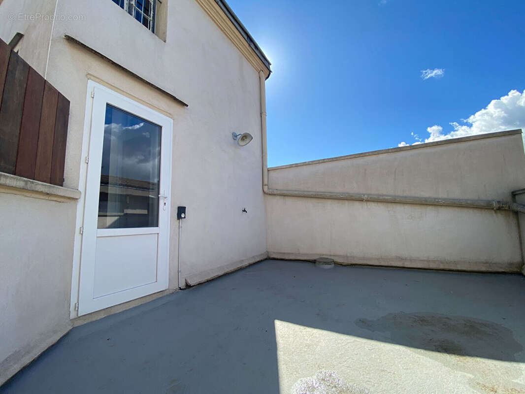 Appartement T3 + terrasse & cellier - photo 12