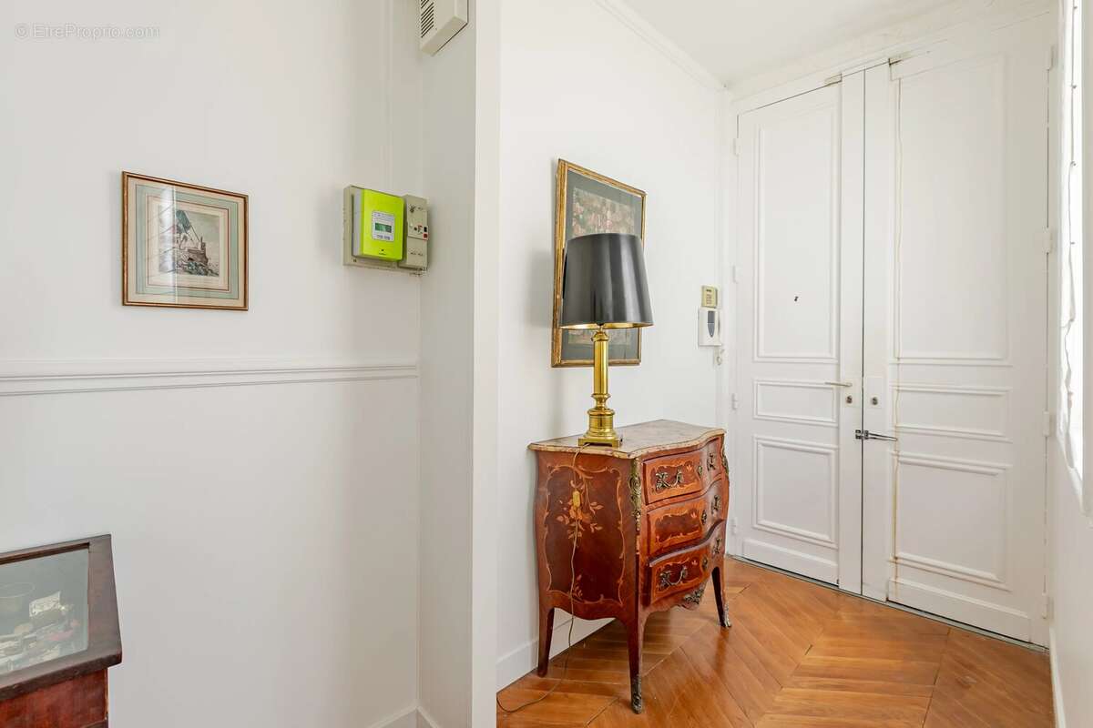 Monceau.  Appartement  lumineux de 4 pièces de 117m² en étage élevé. - photo 11