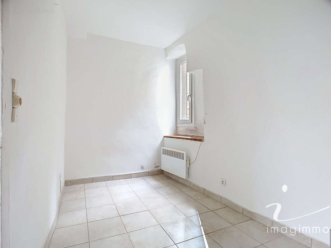 Appartement T2 lumineux avec cour, remise et caves - photo 3