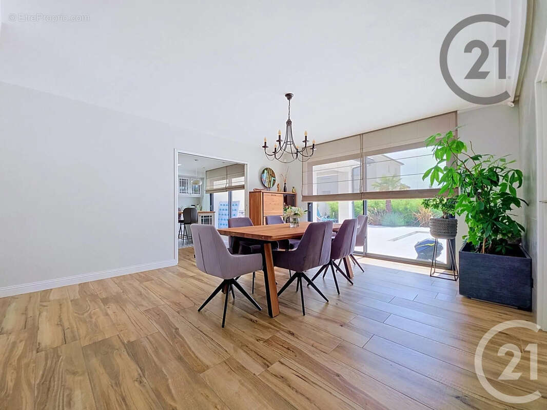 Maison 177 m² à Le Pavillon-Sainte-Julie  - photo 7