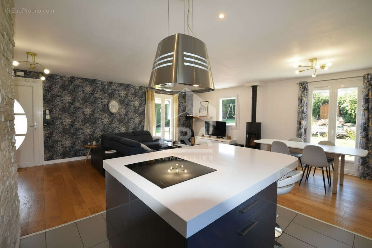 Maison à CHAZAY-D&#039;AZERGUES