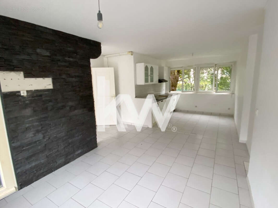 Appartement à COMBS-LA-VILLE