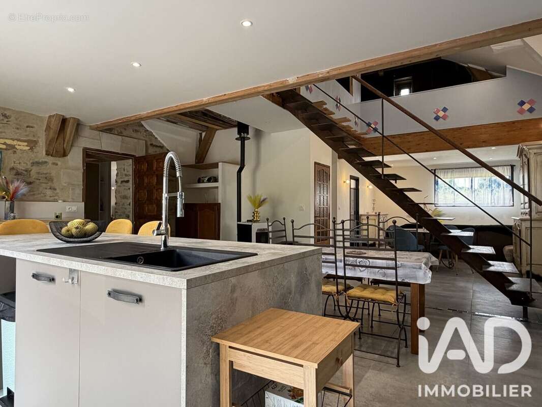 Maison 123 m² à Villefranche-De-Panat  - photo 2