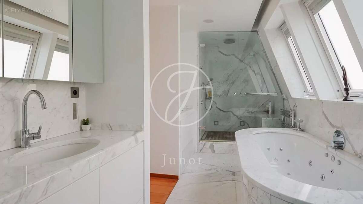 Maison à NEUILLY-SUR-SEINE