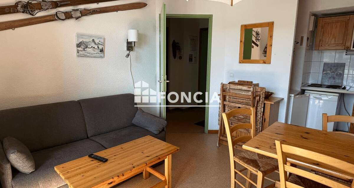 T3 lumineux bien exposé à 1 650 m d’altitude, à deux pas des pistes de ski, avec accès à une piscine extérieure et parking en so - photo 3