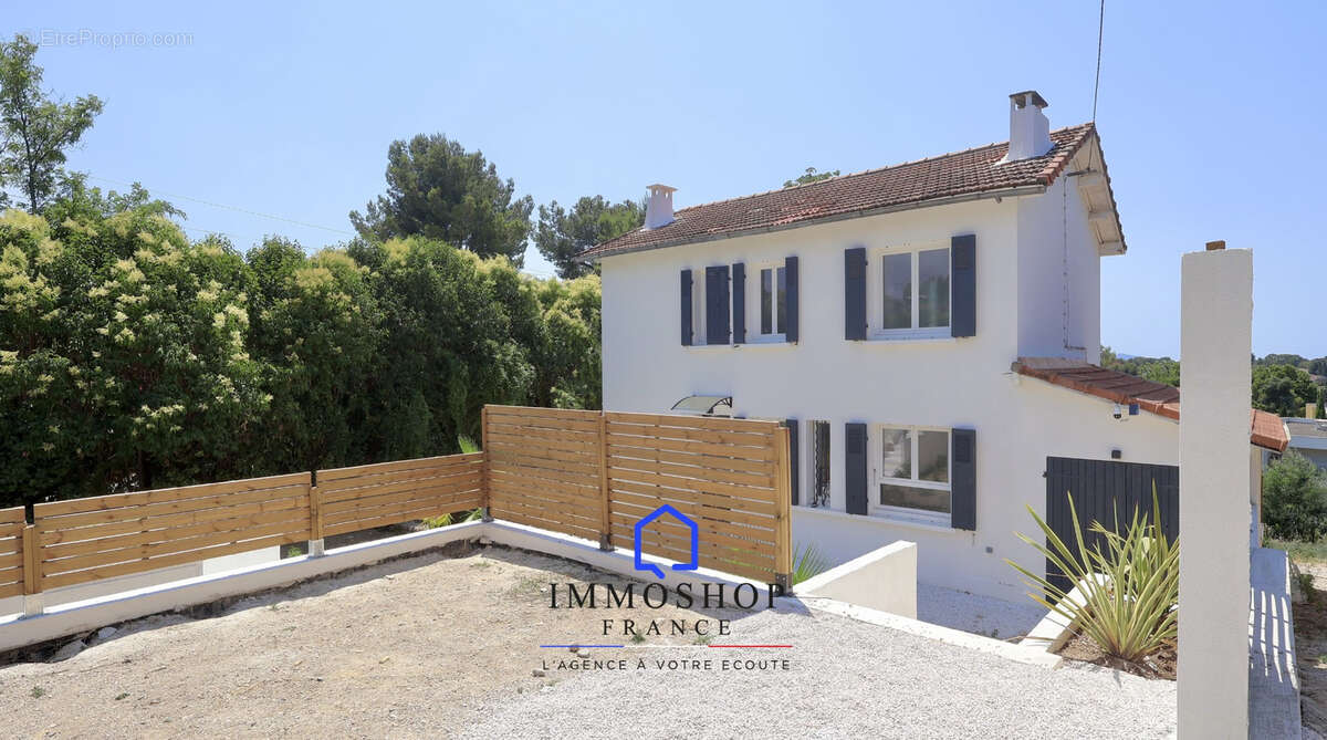 Maison lumineuse composée de 3 chambres, située dans le secteur recherché des Trois Lucs - photo 9