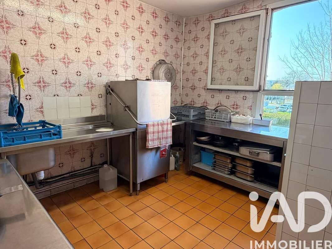 Commerce 321 m² à Jouy  - photo 9