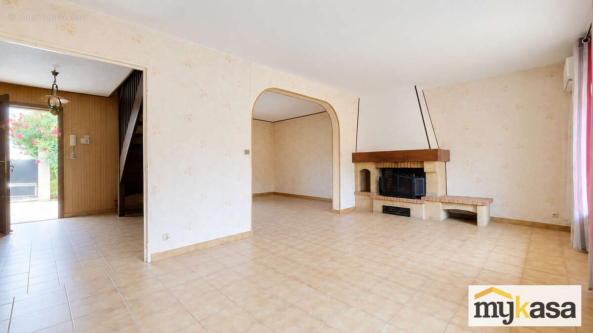 Maison familiale T5 de 136 m² avec garage et terrain de 525 m² - photo 4