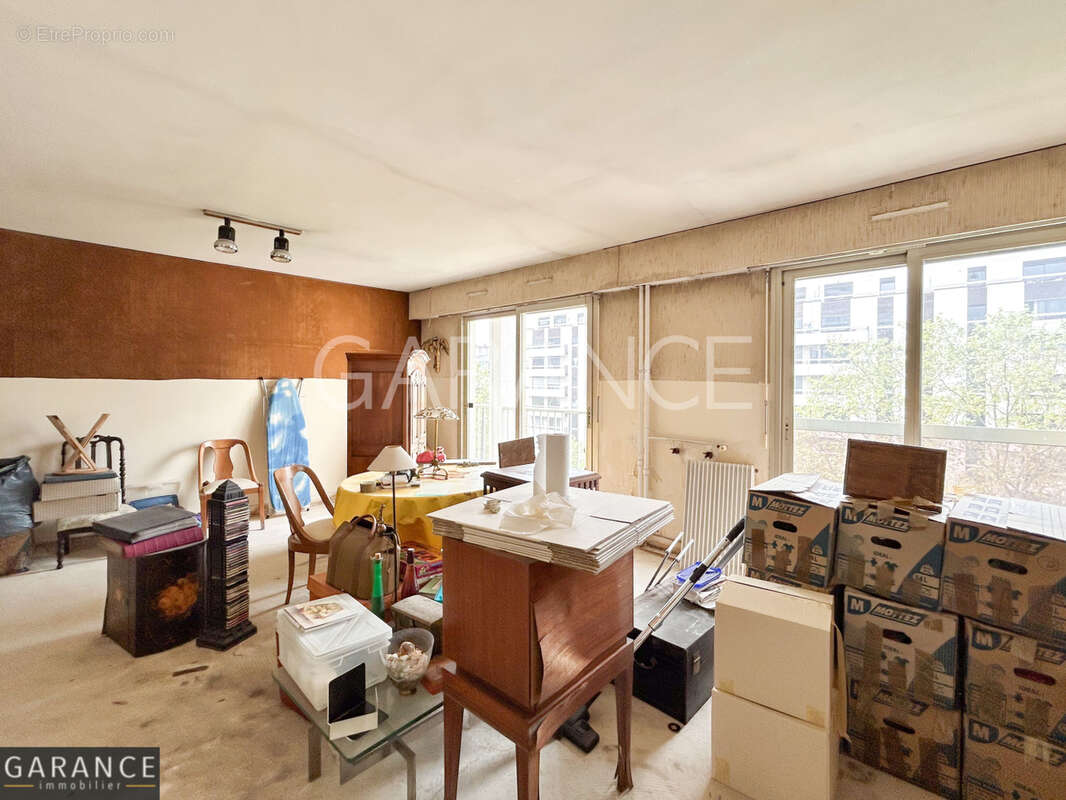Appartement à PARIS-14E