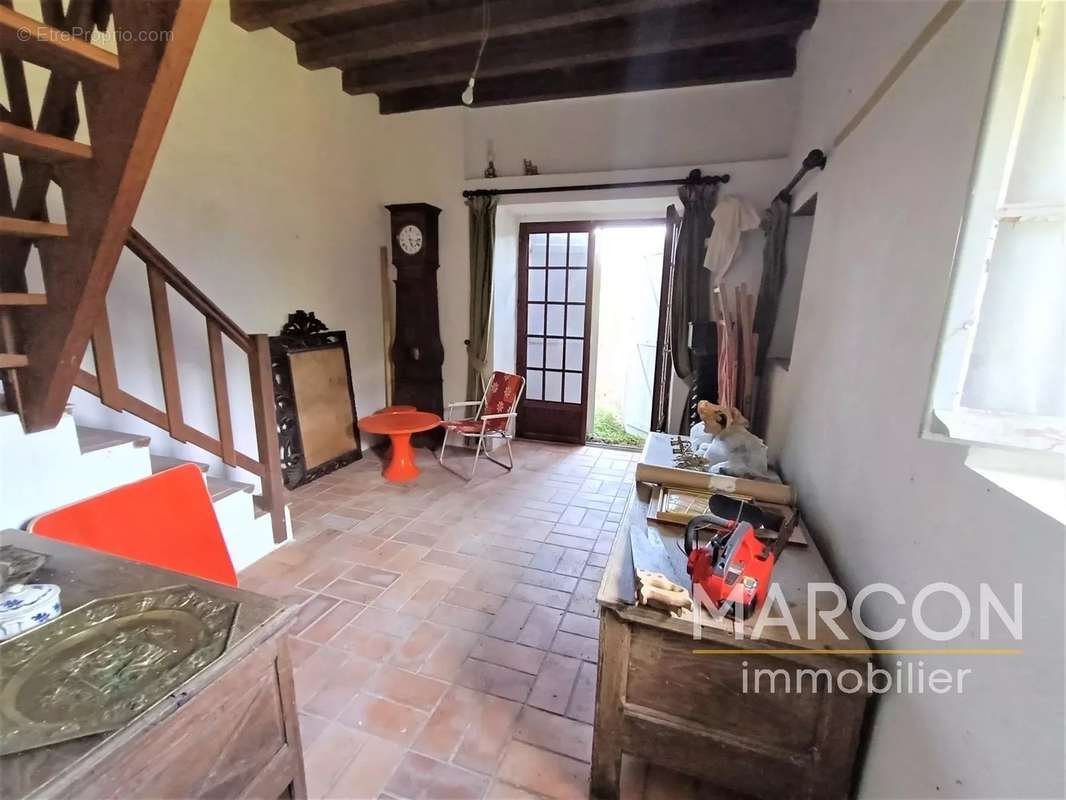 Maison à SAINT-HILAIRE-LE-CHATEAU