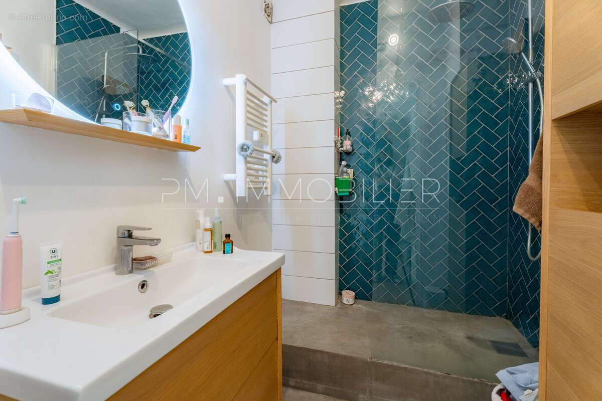 Appartement à MARSEILLE-6E